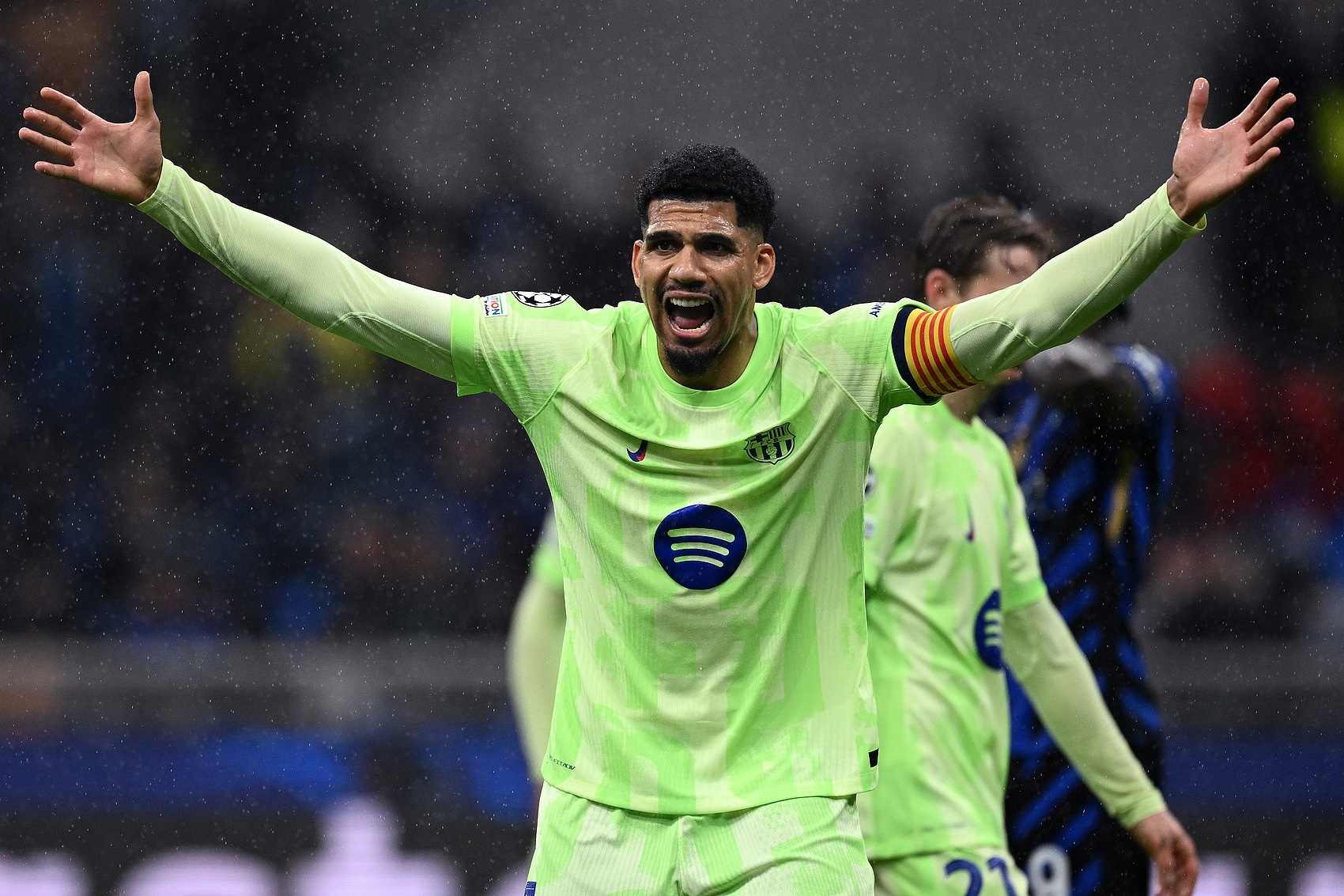 每體：阿勞霍將在歐冠首發(fā)盯防沃爾特馬德，弗里克對球員有信心