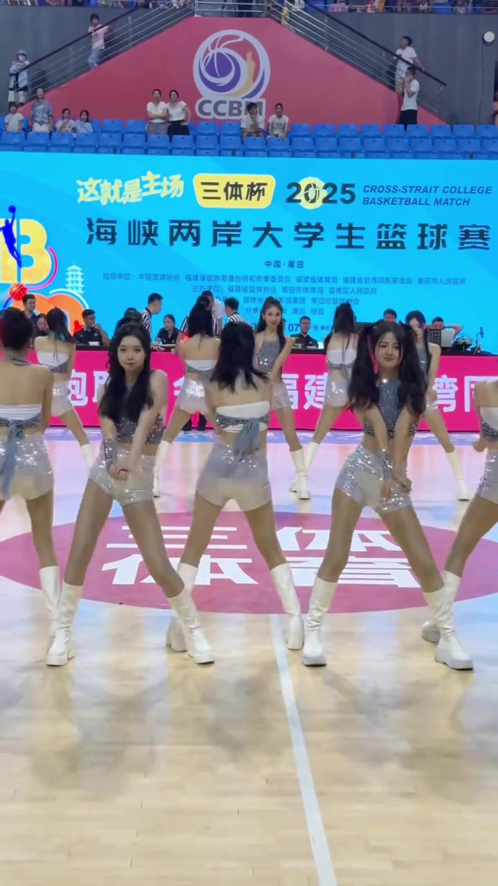 福建男籃主場(chǎng)啦啦隊(duì)曬舞蹈視頻：真是方向失了南北 美得有點(diǎn)東西