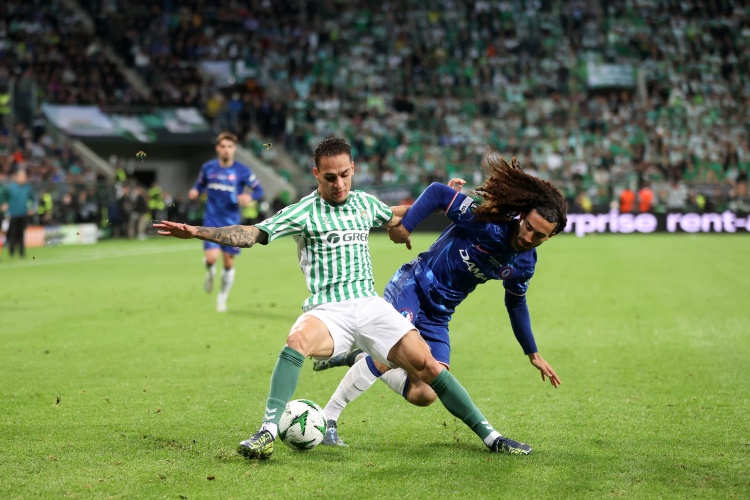 安東尼：在曼聯(lián)艱難時刻父親一直陪伴我，現(xiàn)在我們很開心很享受