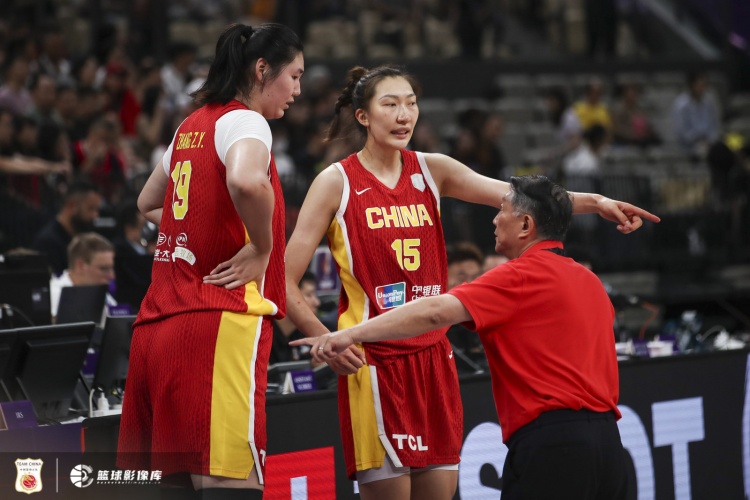 媒體人：陣容大幅度更新的中國(guó)女籃缺了些默契 在配合方面較生疏