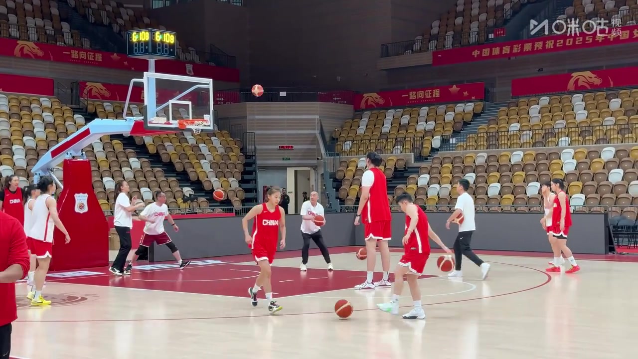 中國(guó)女籃今晚迎戰(zhàn)尤文圖特！張子宇賽前重點(diǎn)進(jìn)行罰球訓(xùn)練