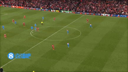 離大譜！?；倏藷o人盯防半空門射門打偏