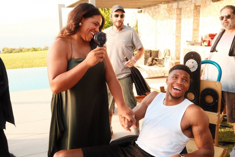 恩愛夫妻！字母哥曬溫馨照祝妻子生日快樂：我的摯愛