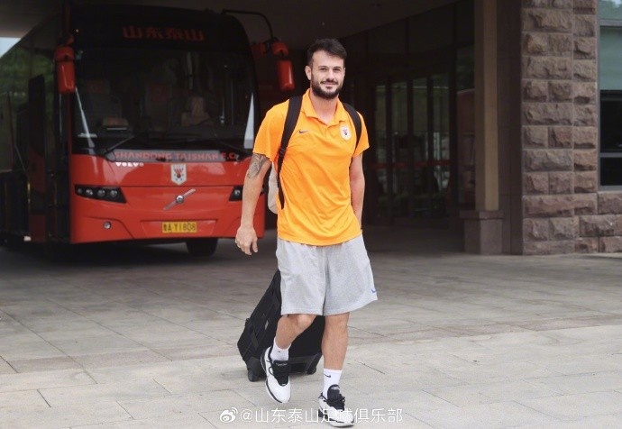 山東泰山隊(duì)啟程前往青島，準(zhǔn)備與青島海牛隊(duì)的中超聯(lián)賽