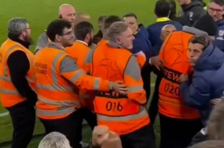 BBC：馬競(jìng)教練組成員被絕殺后朝安菲爾德看臺(tái)吐痰，歐足聯(lián)將調(diào)查