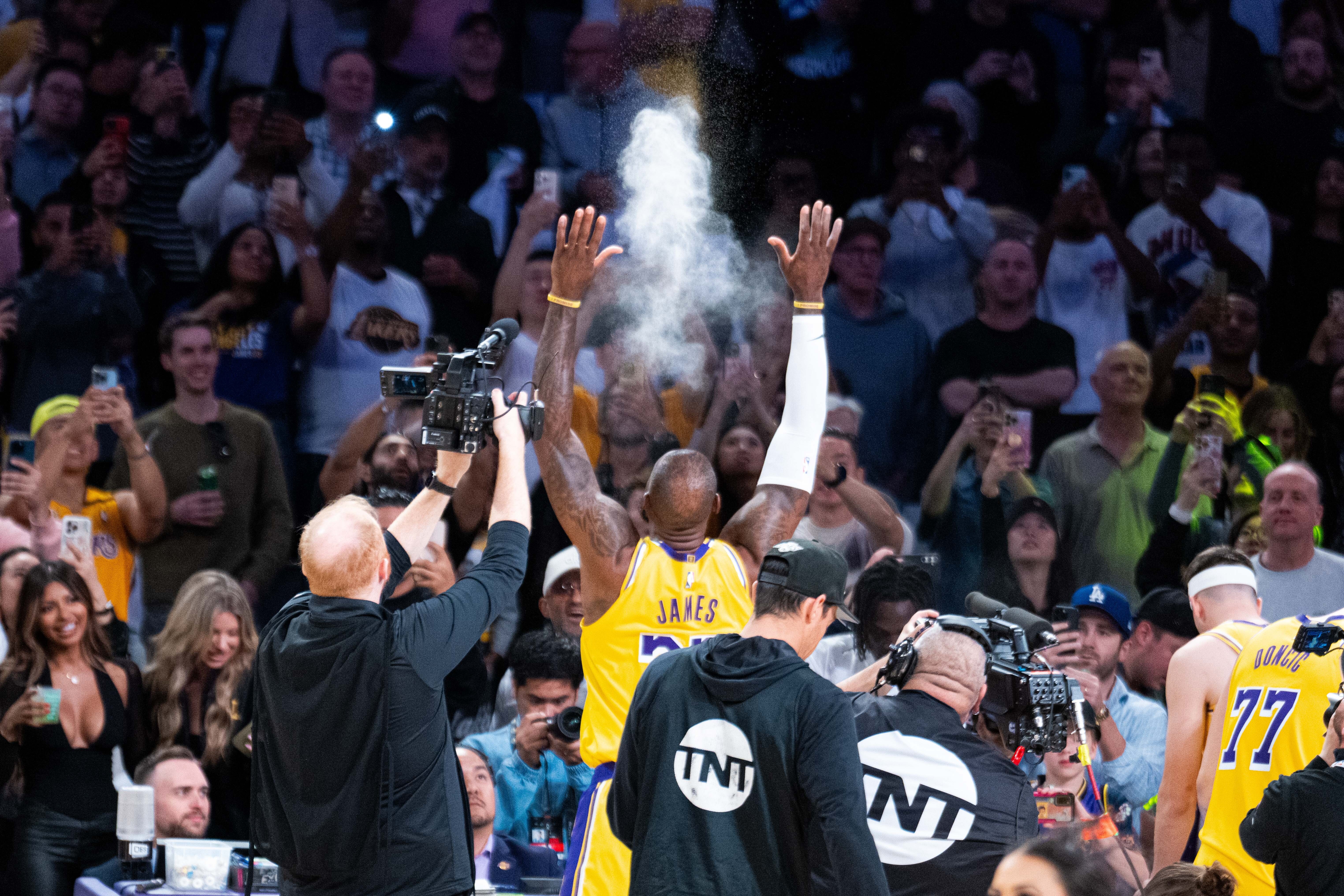 從目前的情況看 詹姆斯的確有可能前往其他聯(lián)賽延續(xù)其職業(yè)生涯