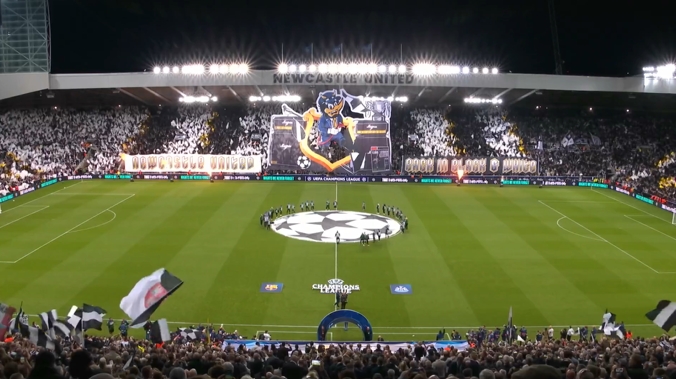 時隔22年再次歐冠迎戰(zhàn)巴薩，紐卡球迷賽前展示巨幅TIFO