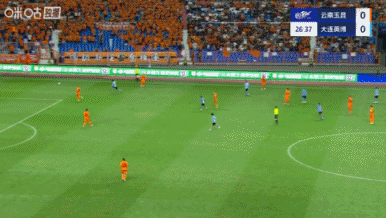 超巨失誤！馬鎮(zhèn)接回傳停球3米遠被斷，佩尼亞笑納大禮收獲處子球