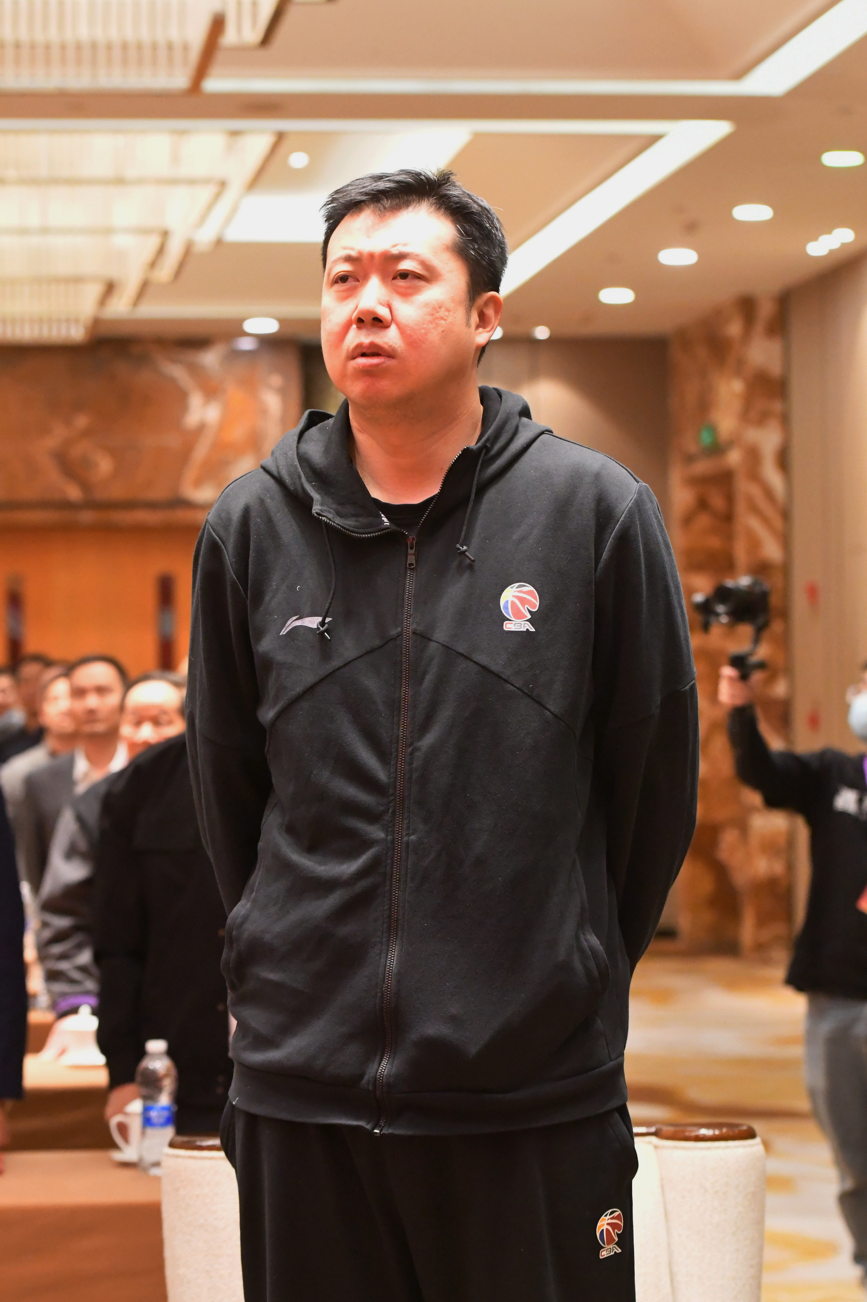 媒體人：王治郅身份特殊無法全職進(jìn)入國家隊(duì) 但近年來他有召必到