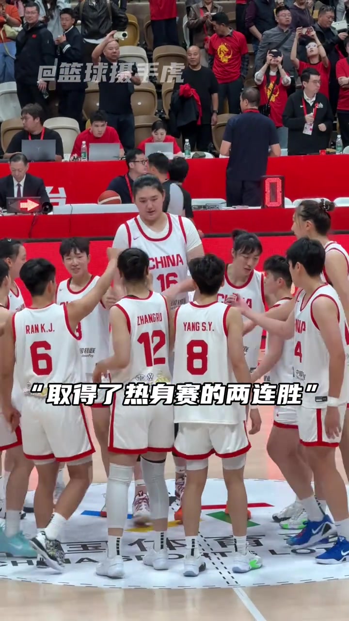 打卡雙塔！尤文圖特女籃賽后找到韓旭和張子宇進(jìn)行合影