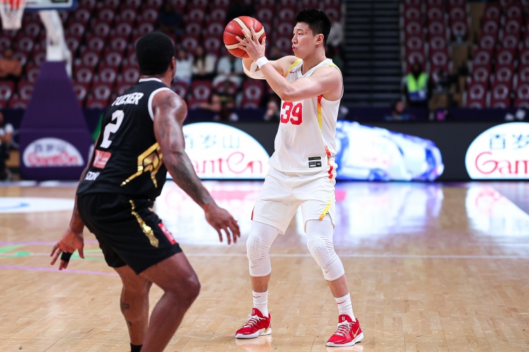 雷蒙：只要中國男籃需要我上場 自己上去就是拼刺刀