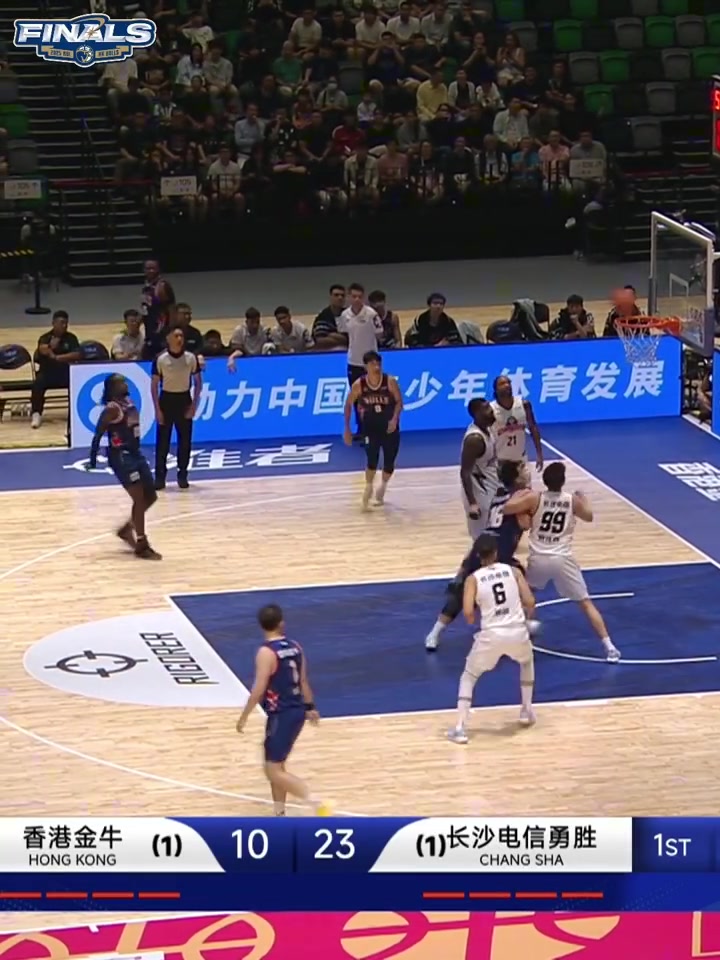 克羅斯頻頻在內(nèi)線打成 為球隊貢獻出18分6籃板5助攻的亮眼成績！