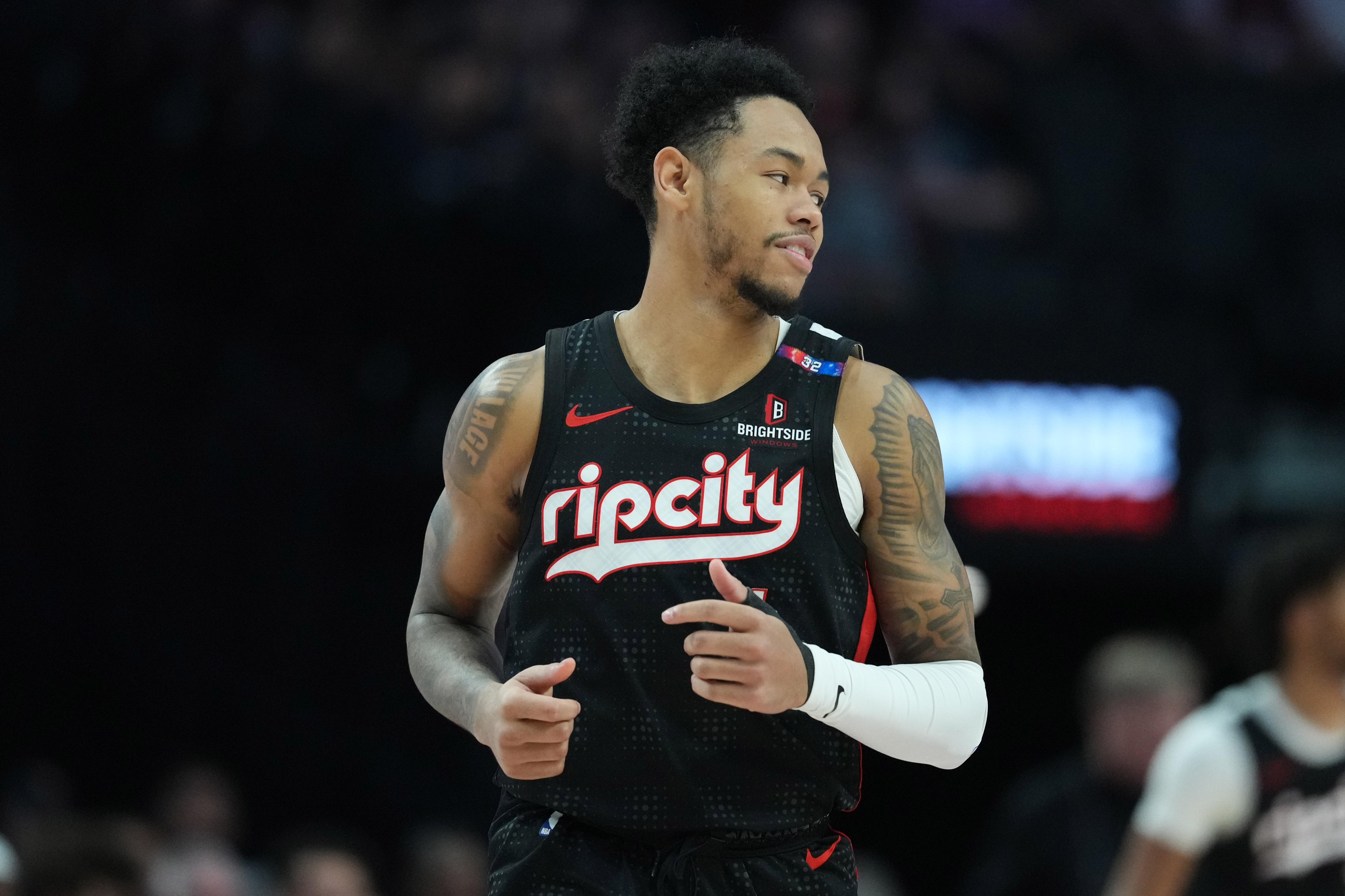 波士頓環(huán)球報(bào)記者：綠軍需要進(jìn)攻火力 不應(yīng)該急于送走西蒙斯