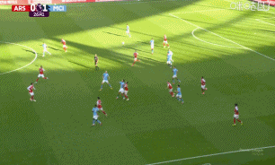 就是能扛能突！馬杜埃凱再次強行突破倒三角，可惜中路沒到位