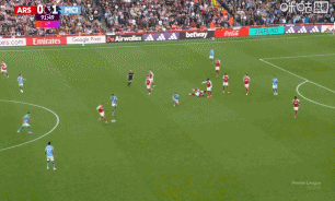 補時絕平！埃澤長傳助攻，馬丁內(nèi)利單刀吊射破門