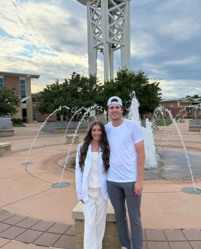 醫(yī)學(xué)博士在讀！里夫斯女友社媒曬美照 有才學(xué)有顏值！