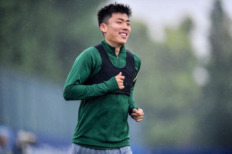 曾效力狼隊(duì)梯隊(duì)的何朕宇現(xiàn)身“蒙超”，打進(jìn)3球暫列射手榜第5位