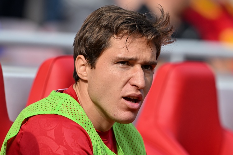 羅馬諾：基耶薩對落選歐冠感到意外，若出場不多他可能冬窗離隊(duì)