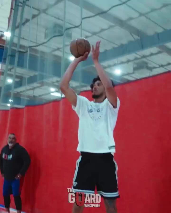 新賽季也要投外線？海斯休賽期加強三分 上賽季三分僅出手3次！