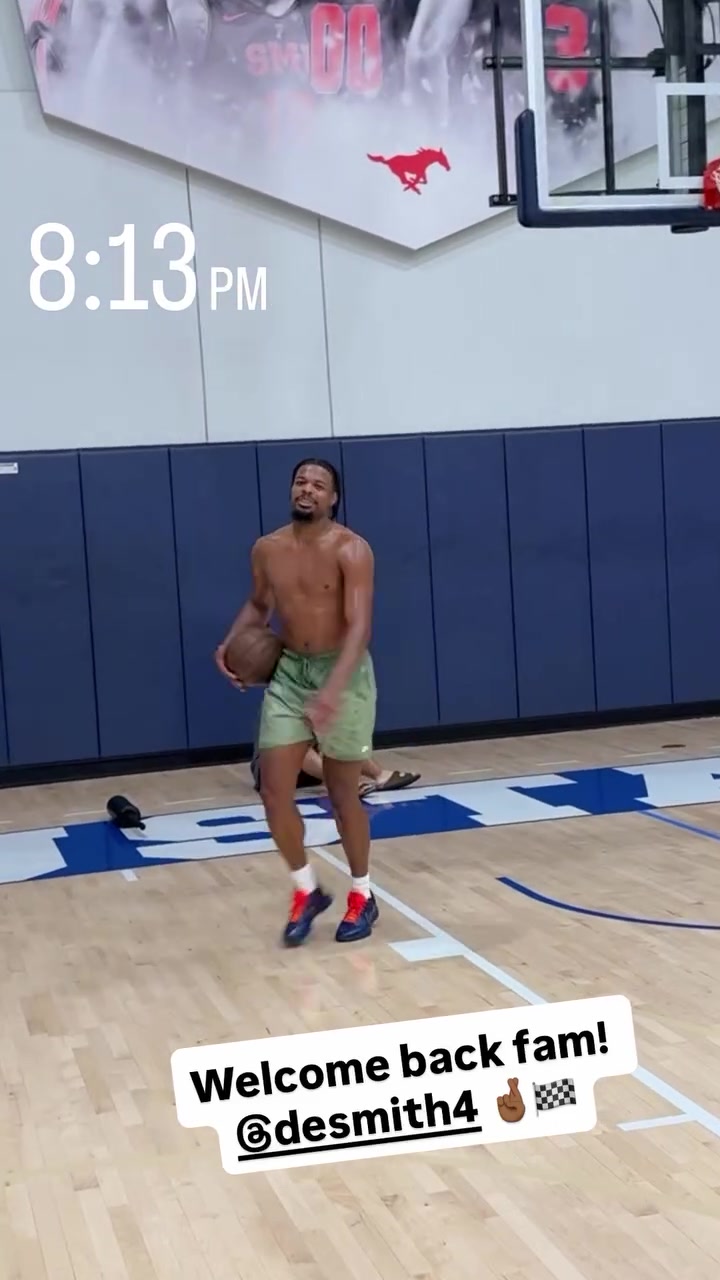 這身體挺勁爆！丹尼斯-史密斯完成雙手折疊轉(zhuǎn)身暴扣