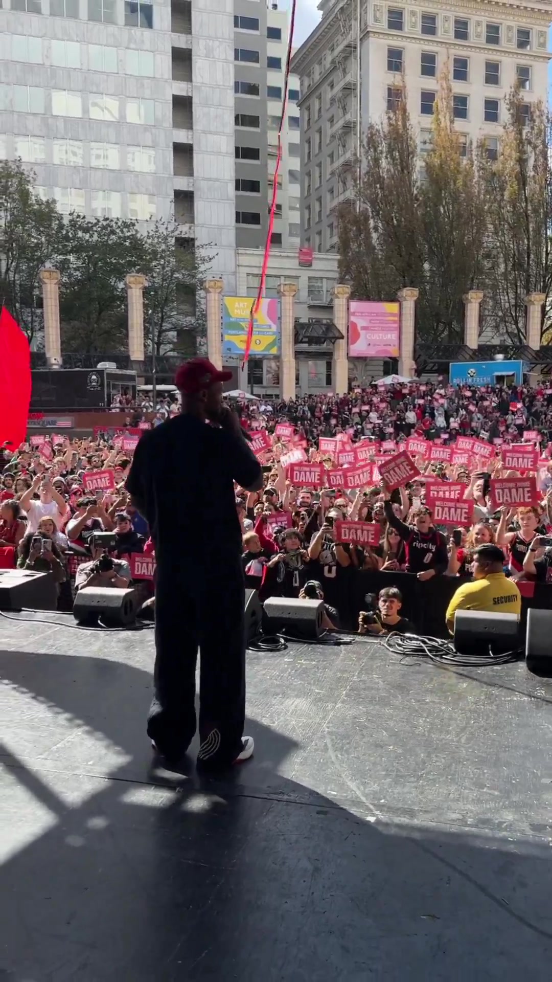 家的感覺！開拓者曬利拉德波特蘭參加活動(dòng)盛況：最甜蜜的重逢??