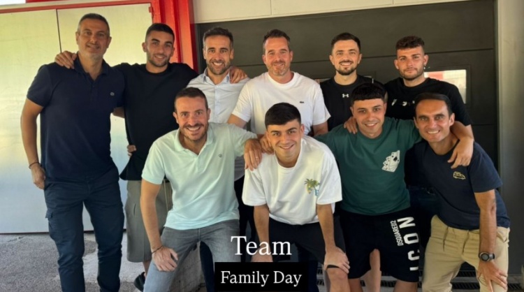 缺席頒獎典禮！本屆金球獎第11名佩德里曬家庭聚會合照