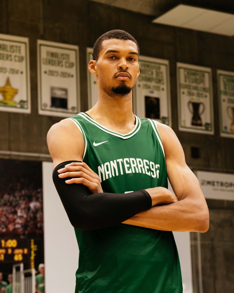 來時的路！文班亞馬為法甲老東家Nanterre 92拍攝新球衣宣傳照