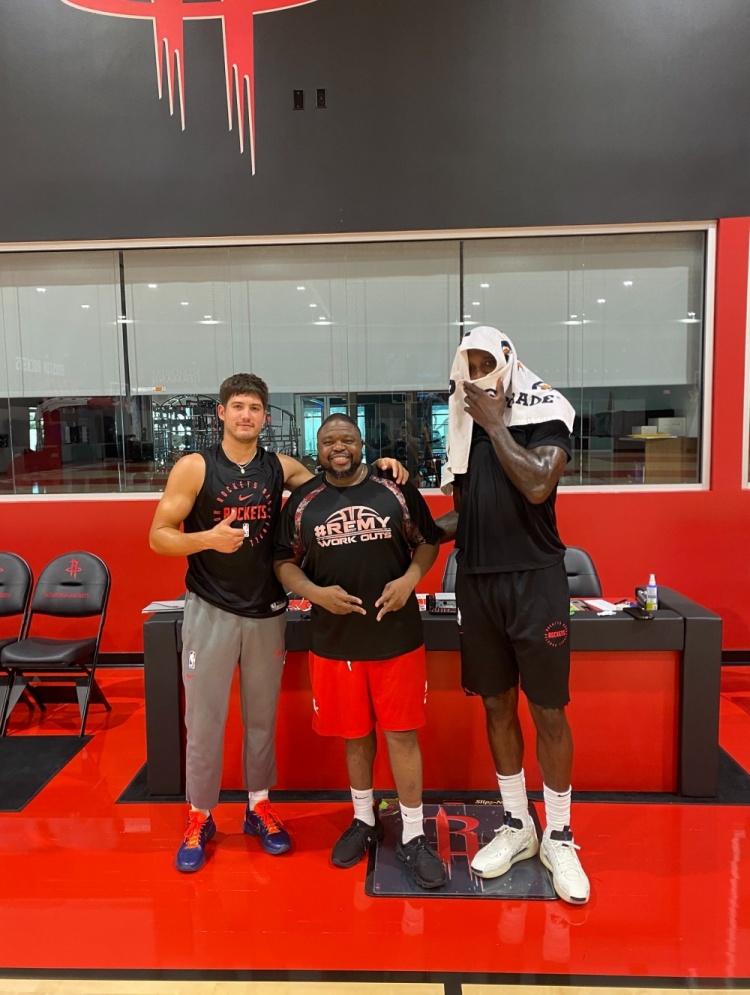 新賽季火箭主控？訓(xùn)練師曬謝潑德訓(xùn)練照 肱二頭肌粗壯醒目