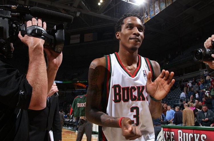 出道即巔峰代表！?！白钅贻p50分先生”詹寧斯36歲生日快樂??