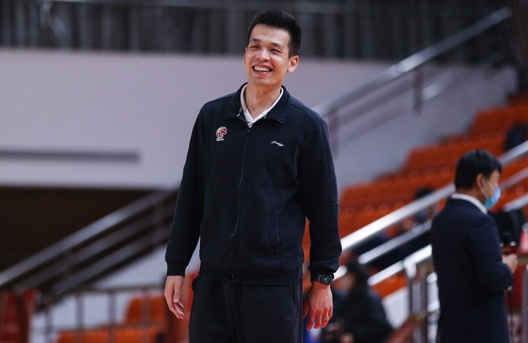 解立彬：球隊本賽季表現(xiàn)頑強(qiáng) 凝聚力&防守是連冠關(guān)鍵