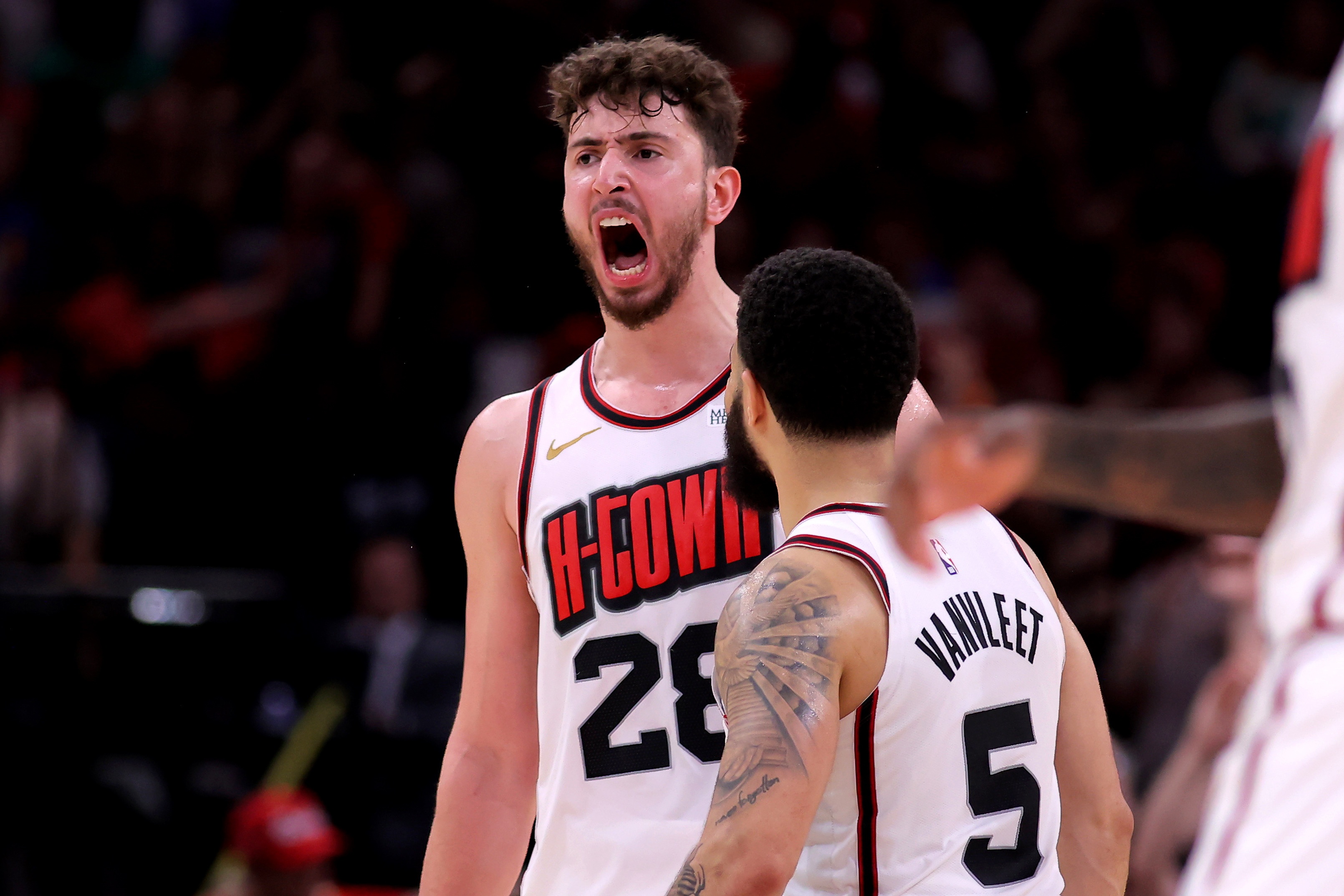 這算好消息？上賽季火箭雙塔在范弗里特下場(chǎng)時(shí) 正負(fù)值更高