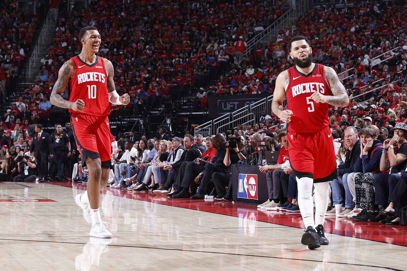 火記：要瘋搶前板了 預(yù)計小賈+DFS會補充首發(fā)陣容 續(xù)約泰特很關(guān)鍵