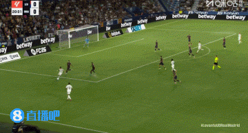 這機(jī)會(huì)不進(jìn)??維尼修斯打門(mén)被撲，馬斯坦托諾空門(mén)補(bǔ)射中框！