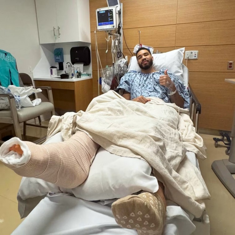 塔圖姆在術(shù)后聽(tīng)從醫(yī)生建議 服用了新型止痛藥 助力高強(qiáng)度康復(fù)訓(xùn)練