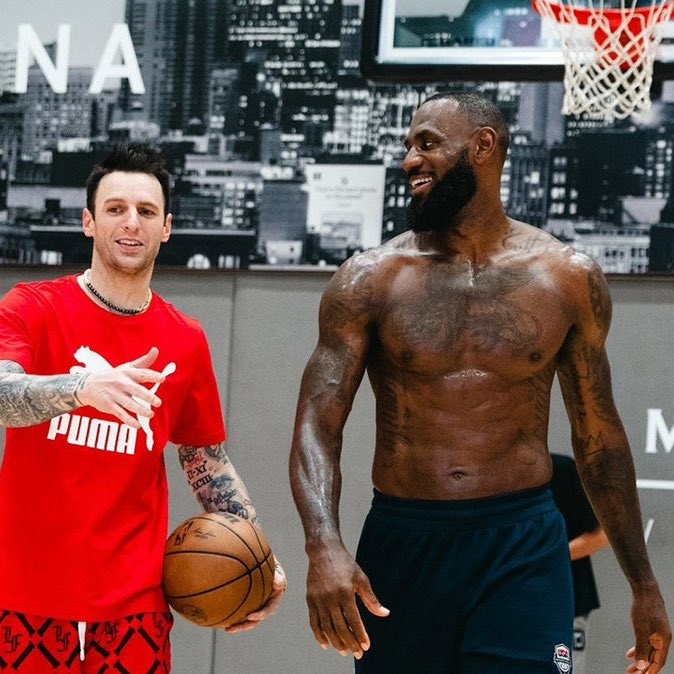 訓(xùn)練師：詹姆斯每次訓(xùn)練都是提前2小時(shí)到 KD每次訓(xùn)練都會(huì)全力以赴