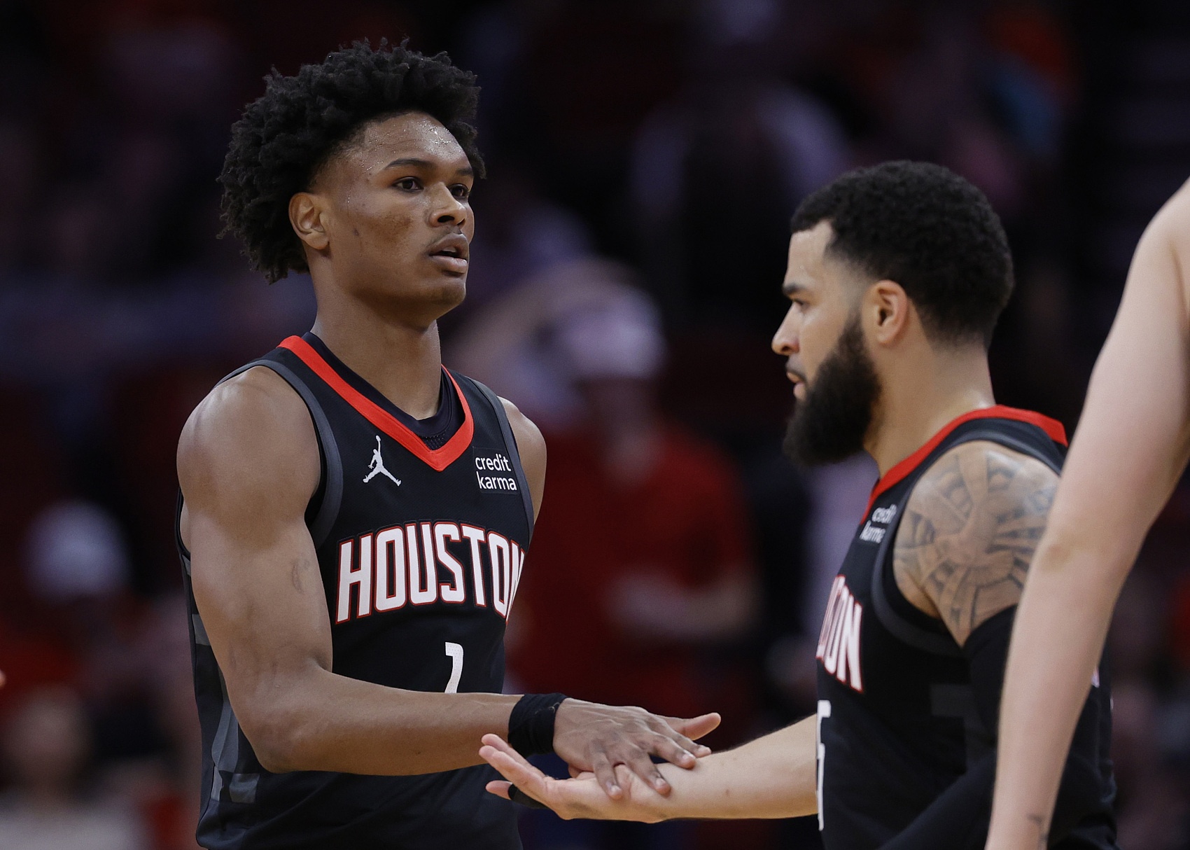 范弗里特重傷或帶來(lái)意外之喜？火箭被迫豪賭兩位年輕后衛(wèi)