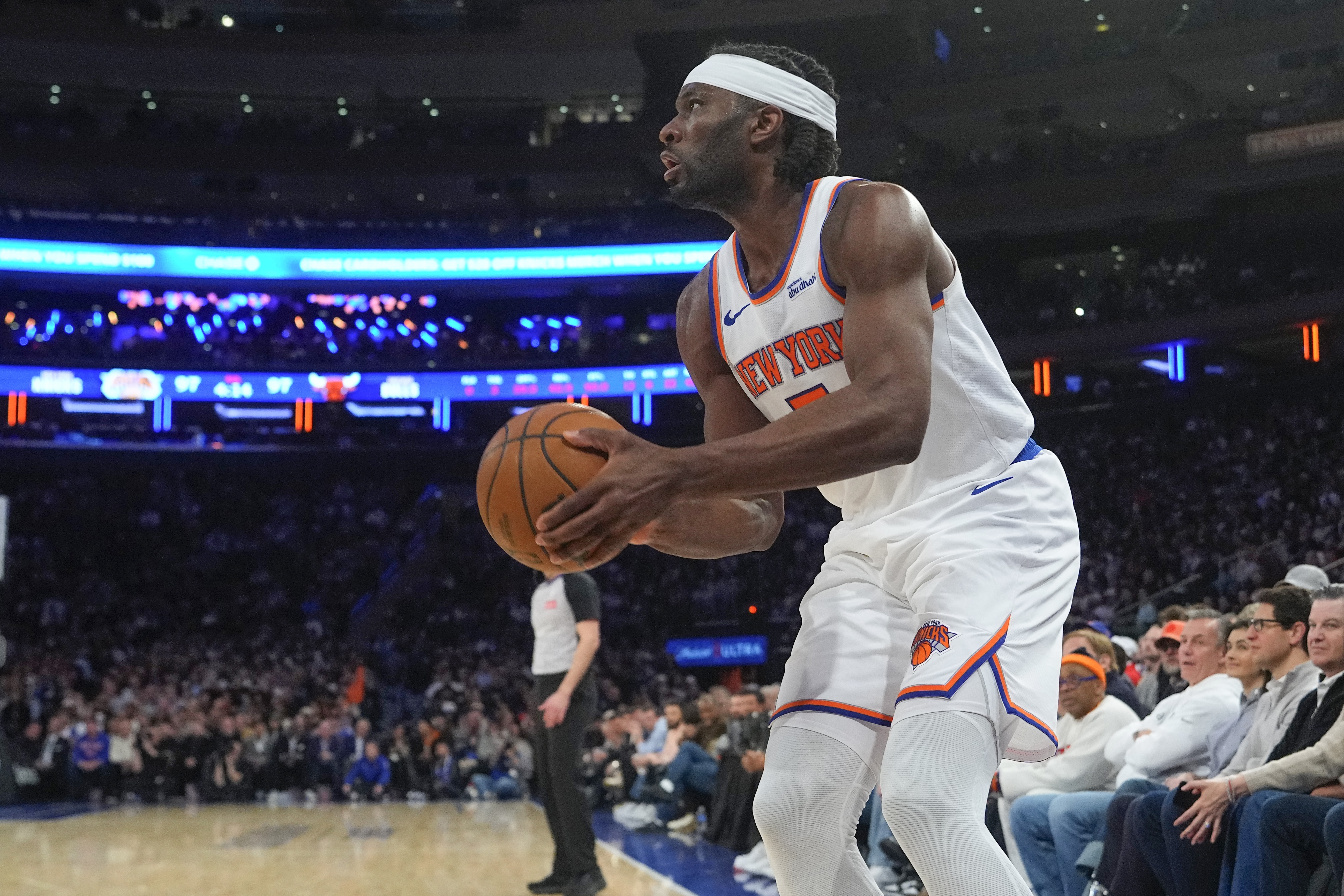 熱火記者：阿丘瓦將簽無(wú)保障底薪 這筆操作短期內(nèi)對(duì)羅齊爾無(wú)影響