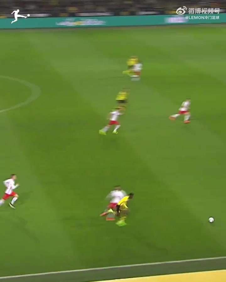 2017年，20歲的登貝萊為奧巴梅揚(yáng)送出的天秀助攻