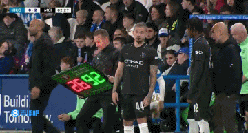 曼晚：菲利普斯剛迎來(lái)第二個(gè)孩子，踢完比賽立刻趕回倫敦陪家人