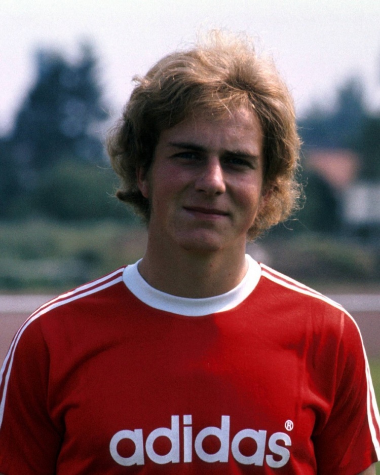 拜仁祝福魯梅尼格：俱樂(lè)部傳奇，70歲生日快樂(lè)！