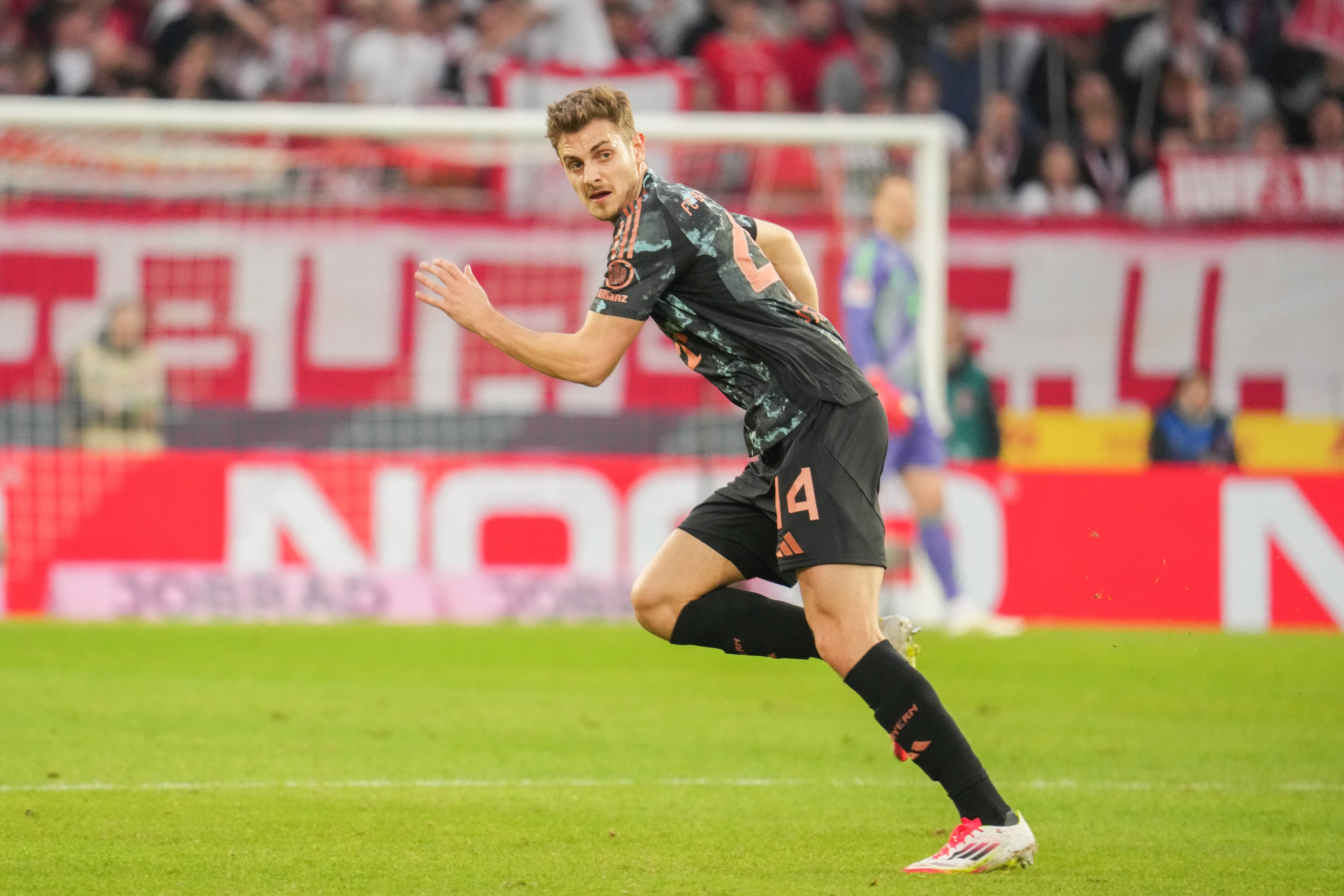 羅馬諾：尤文夏窗對(duì)斯坦尼西奇感興趣，但拜仁要價(jià)5000萬歐超預(yù)算