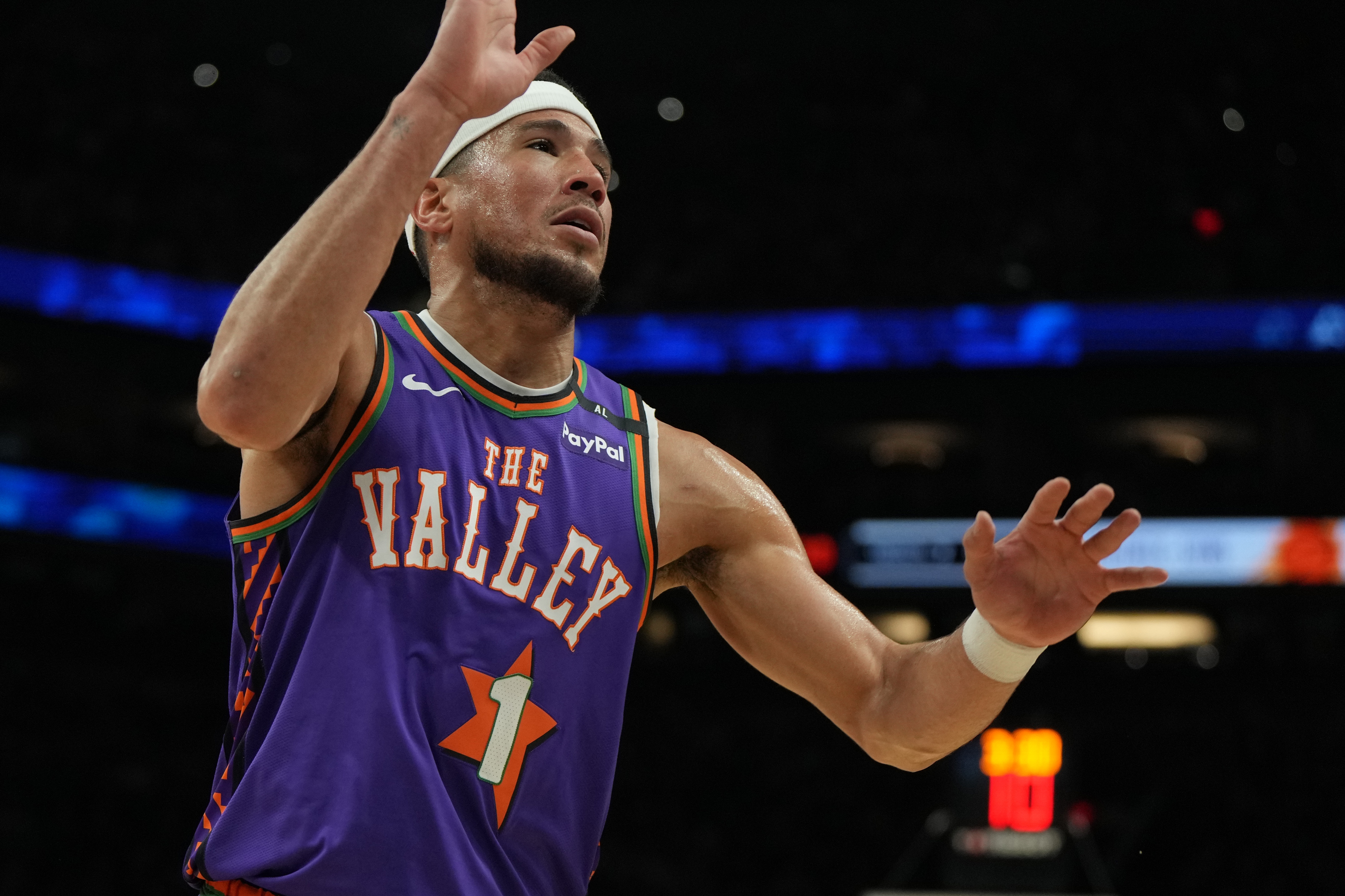 為何忠于太陽？布克：18歲時這里就接納了我 我欠這座城市的