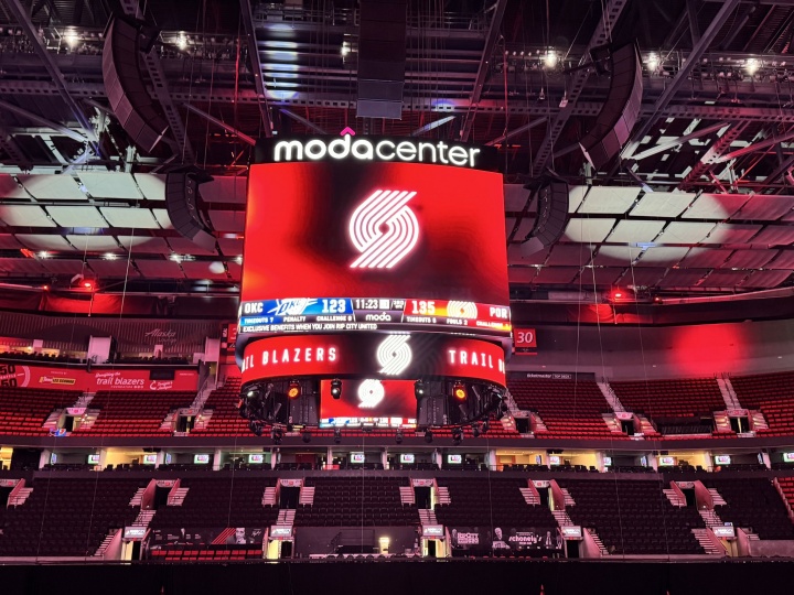 開拓者主場大屏幕+周邊曲面屏全面升級 設(shè)備更高級 展示更多元