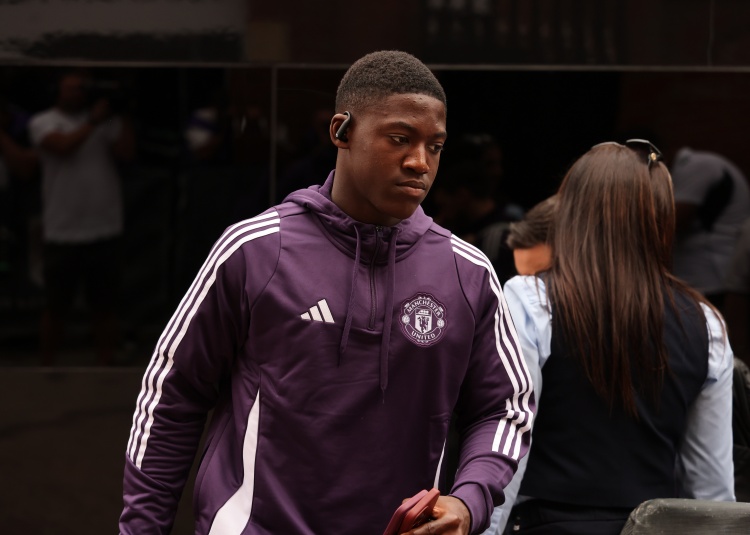 太陽報：曼聯(lián)在幫梅努訓(xùn)練6號位技能，阿莫林很喜歡他