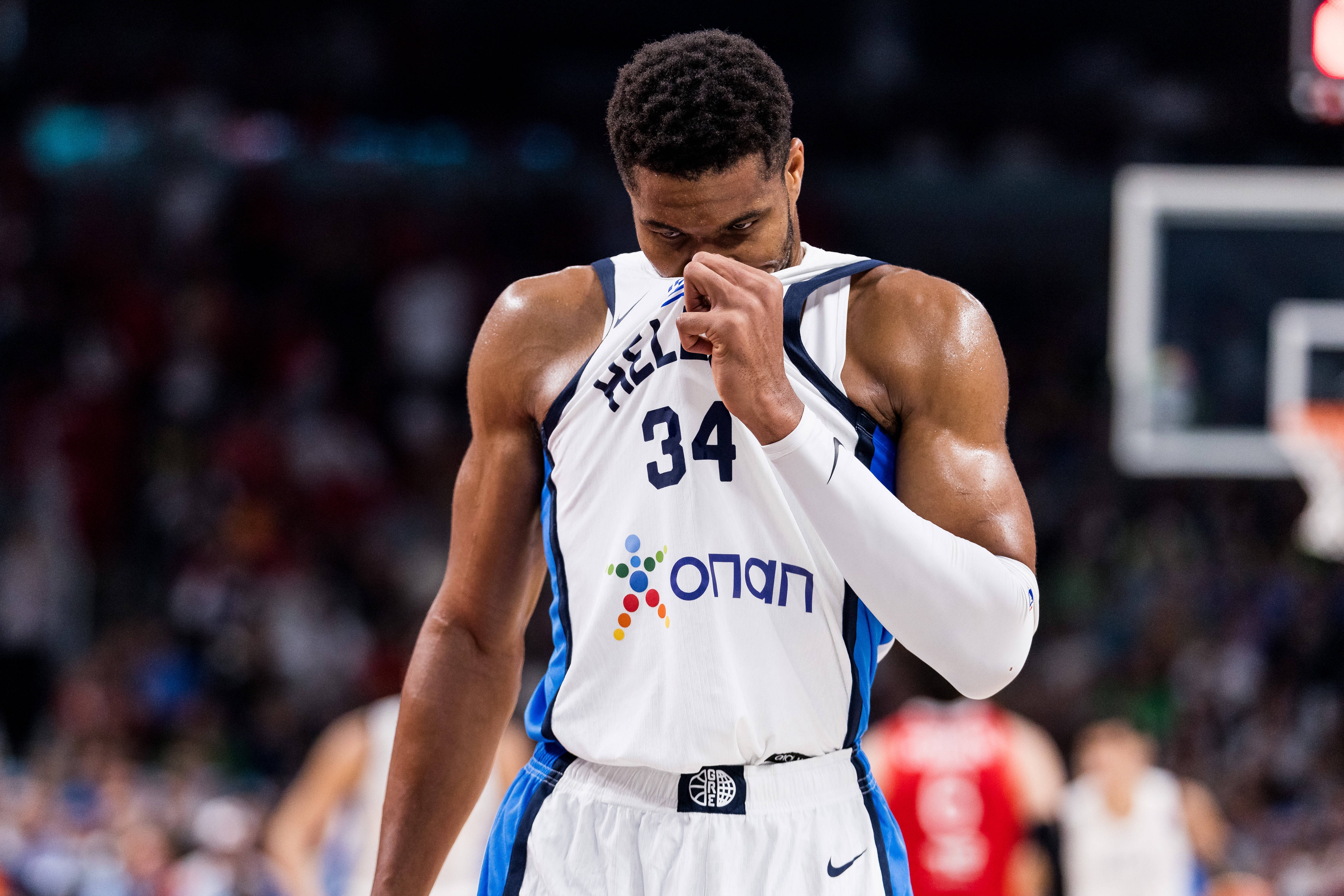 字母：他們都說我不配進(jìn)國家隊 但我每場都全力以赴拼到喘不上氣