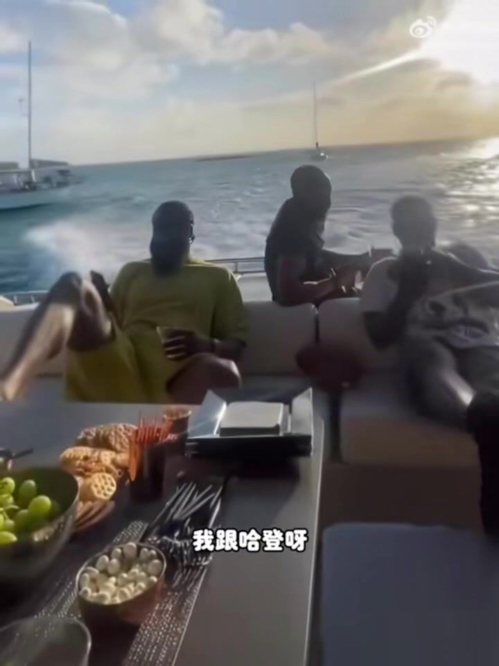 雷霆三少你更愿意和誰(shuí)交朋友？楊侃團(tuán)隊(duì)：哈登啊 他能帶我大撒幣