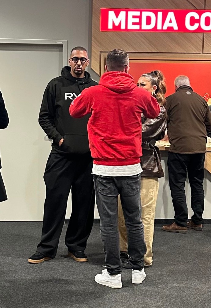 拜仁主場迎戰(zhàn)不萊梅，博阿滕現(xiàn)身安聯(lián)球場現(xiàn)場觀戰(zhàn)