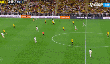 吉達(dá)聯(lián)合門將出擊失誤，C羅半空門機(jī)會(huì)離譜打高、抱頭懊惱不已