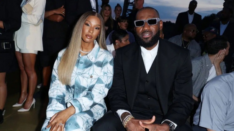 夸梅：為何詹姆斯之前從未談過婚姻不易？任由別人給他編完美人設