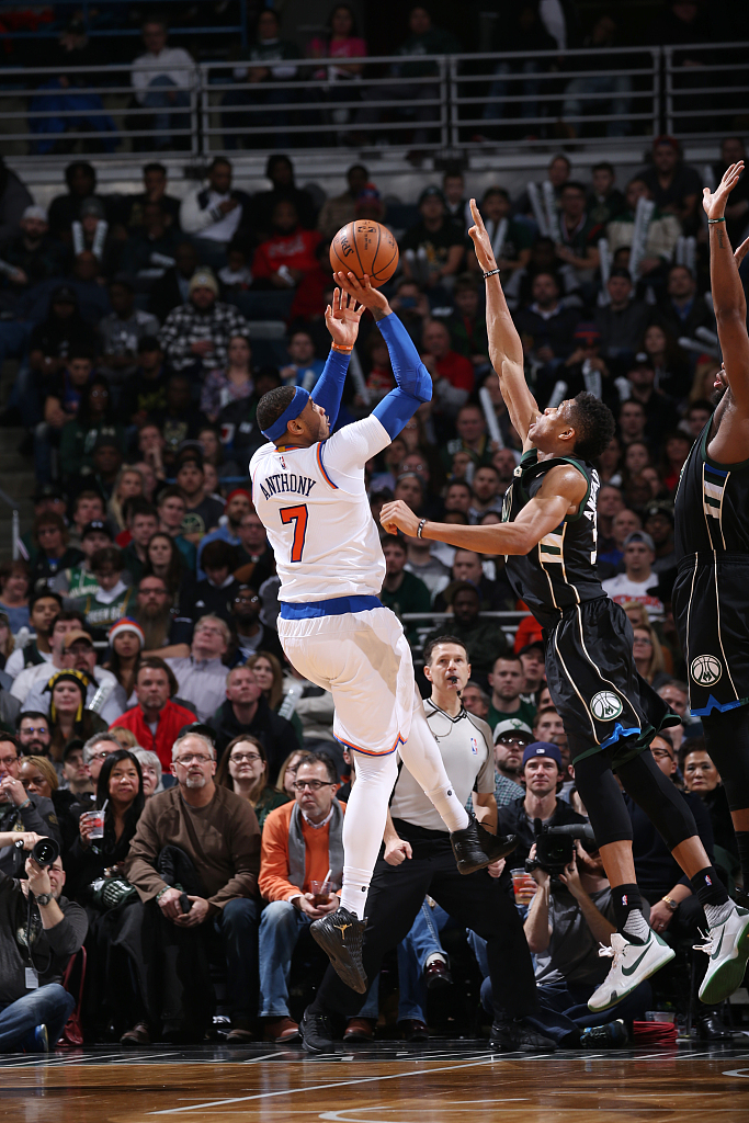 甜瓜調(diào)侃字母向他學(xué)習：我擁有科比的精神&老詹的身體 找我就對了